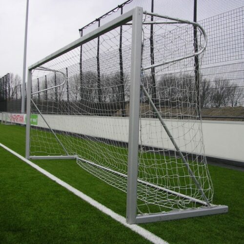Voetbaldoel jeugd. P-model. Afmetingen 5 x 2 meter. Ook leverbaar als voetbaldoel met vaste netbeugels.